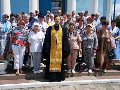 Делегация Волоконовского района посетила Покровский храм поселка Вейделевка в рамках проекта «К соседям в гости»