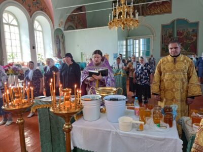 В селе Иловка совершили традиционный крестный ход к поклонному кресту