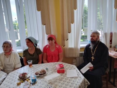 В храме святителя Николая Чудотворца города Валуйки проведен час духовного семейного общения «Радость послушания»