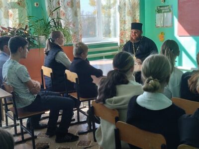 Состоялась встреча настоятеля храма святого апостола Андрея Первозванного с учащимися 5-9 классов Клименковской ООШ