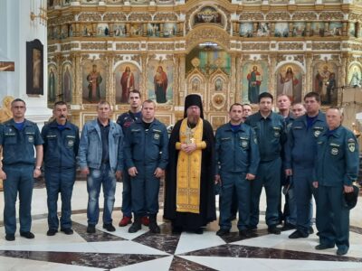 В Свято-Николаевском кафедральном соборе города Валуйки проведен молебен с участием личного состава ОНДПР Валуйского района УНДПР ГУ МЧС России по Белгородской области