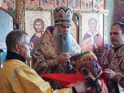 В праздник Воздвижения Животворящего Креста Господня епископ Савва совершил Божественную Литургию в храме святого пророка Божия Илии села Красное