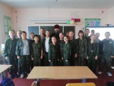 Настоятель Свято-Троицкого храма села Засосна встретился с учащимися местной школы