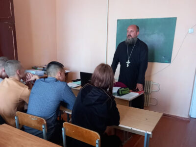 Священник провел урок в МБОУ Волоконовская СОШ №2