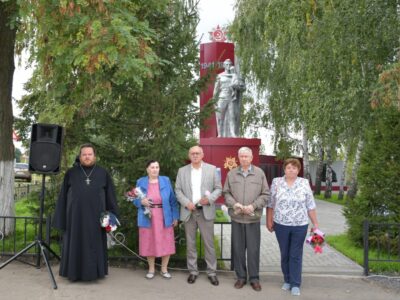 В селе Лесное Уколово состоялось торжественное открытие после капитального ремонта Братской могилы