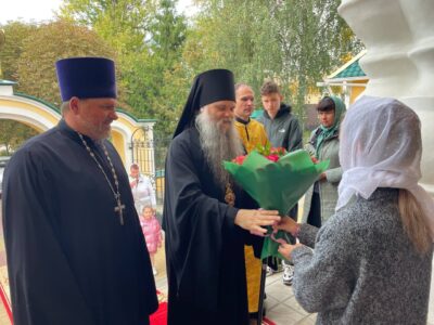 Епископ Савва совершил Божественную Литургию в храме святителя Николая Чудотворца города Валуйки