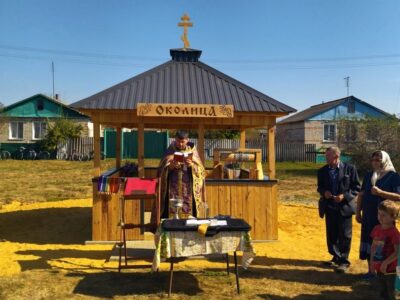 Настоятель храма Казанской иконы Божией Матери села Казинка совершил чин освящения колодца в селе Борки