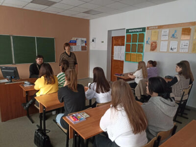 Клирик Свято-Николаевского кафедрального собора города Валуйки провел беседу со студентами ОГАПОУ «Валуйский колледж»