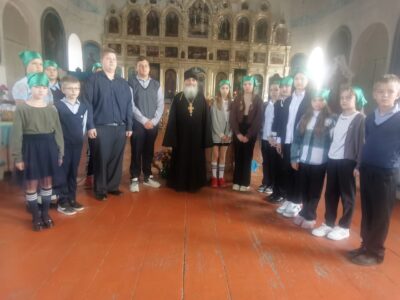 Учащиеся 5-11 классов посетили храм Покрова Пресвятой Богородицы села Гарбузово