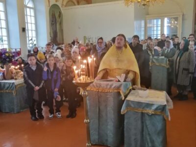 В Покровском храме села Иловка был отслужен молебен перед началом учебной недели