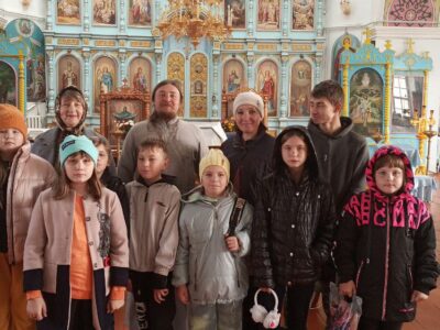 Дети из кружка Иловской модельной библиотеки «Печки-лавочки» посетили храм в престольный праздник