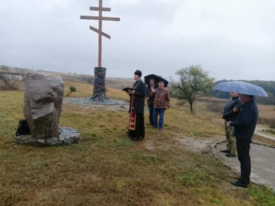 В селе Ураево освятили памятный знак с иконой Покрова Пресвятой Богородицы
