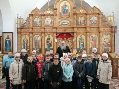 Учащиеся младших классов МБОУ «Жуковская СОШ» посетили храм Рождества Пресвятой Богородицы с. Жуково