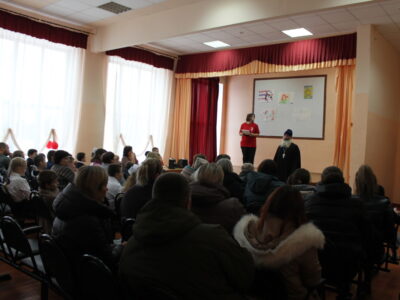Настоятель храма Рождества Пресвятой Богородицы села Фощеватово принял участие в школьном праздновании Дня матери