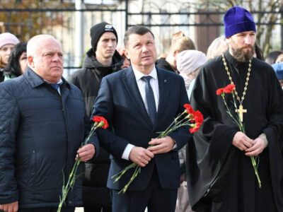 Благочинный приходов Вейделевского округа принял участие в открытии мемориальной доски в память о погибшем в ходе проведения СВО военнослужащем