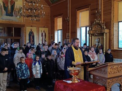 Настоятель Свято-Никольского храма села Сорокино встречу с учениками и учителями местной школы