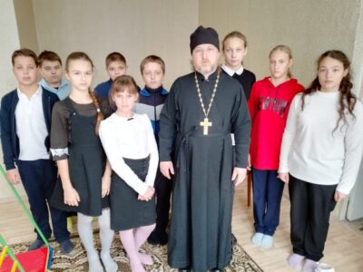 В селе Малакеево прошла встреча настоятеля храма святителя Митрофана Воронежского с учащимися местной школы