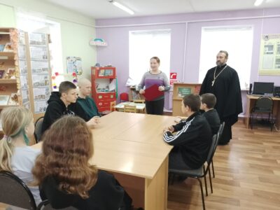 Настоятель храма священномученика Игнатия Богоносца провел встречу со школьниками в Яблоновской модельной сельской библиотеке
