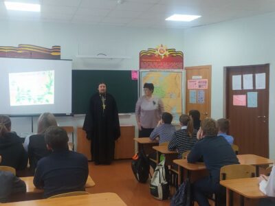 Настоятель Покровского храма села Иловка встретился с учащимися местной школы