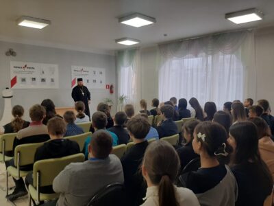 Настоятель храма святого апостола Андрея Первозванного села Айдар посетил МБОУ «Новоалександровская средняя общеобразовательная школа»