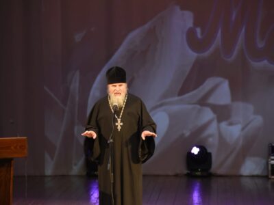 Благочинный Алексеевского округа принял участие в праздничном концерте посвященном Дню матери