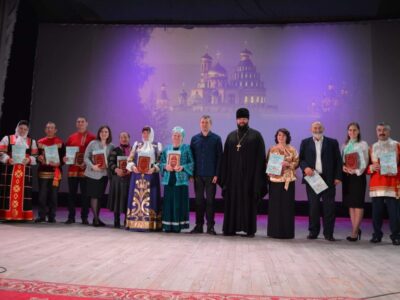 В Бирюче прошел X районный фестиваль православной песни «Свет веры православной»