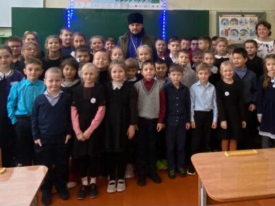 Настоятель Богоявленского храма села Подсереднее провел встречу с учащимися МОУ «Подсередненская СОШ»