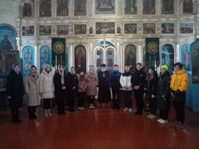 В храме Покрова Пресвятой Богородицы села Гарбузово прошла встреча настоятеля храма с учениками 9-10 классов местной школы