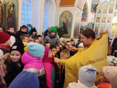 Настоятель Покровского храма села Иловка совершил ученический молебен