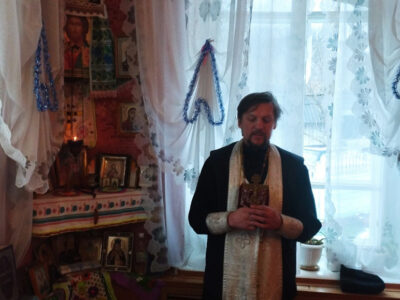 Священнослужители провели таинства исповеди и причастия в доме-интернате «Тихая пристань» села Погромец