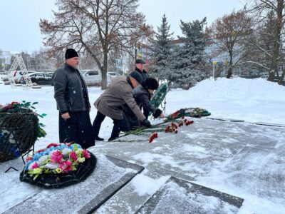 Благочинный Валуйского церковного округа принял участие в увековечении памяти земляков в День Героев Отечества