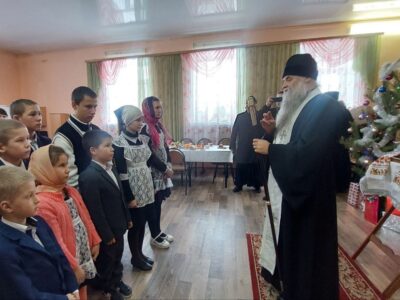 Епископ Савва посетил Центр социальной помощи семье и детям «Семья» в селе Советское