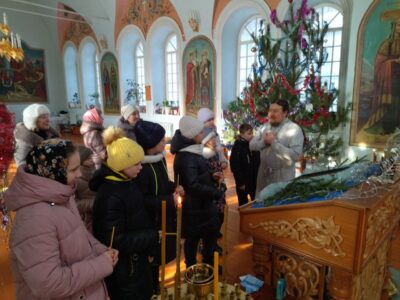 Сотрудники и читатели Иловской модельной библиотеки посетили Покровского Храма села Иловка
