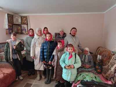 Священник посетил пожилых жительниц села Иловка