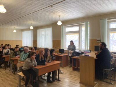 Священник посетил Агротехнологический техникум имени Грязнова Владимира Михайловича поселка Вейделевка