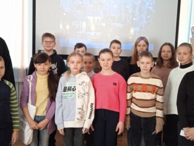Священник посетил православный час «Чудо рождественской ночи» в районной центральной библиотеке поселка Волоконовка