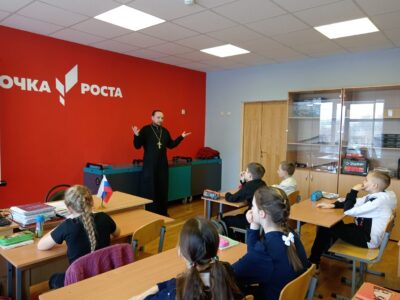 Священник провел беседу с учащимися Николаевской средней школы