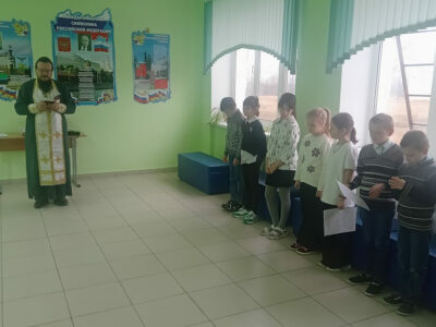 Настоятель храма Рождества Пресвятой Богородицы города Бирюча посетил Хуторскую школу