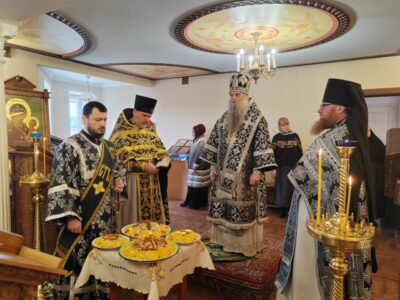 Епископ Савва совершил Божественную Литургию Преждеосвященных даров в Николо-Тихвинском женском монастыре посёлка Пятницкое