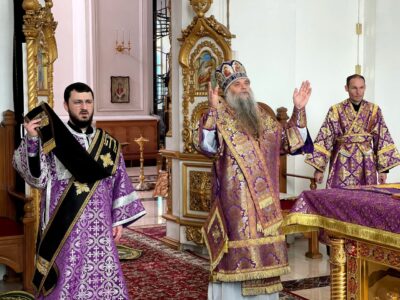 Епископ Валуйский и Алексеевский Савва молитвенно отметил 25-летие монашеского пострига и совершил Божественную Литургию в Свято-Николаевском кафедральном соборе города Валуйки