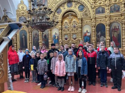 Настоятель храма Рождества Христова села Лесное Уколово провел встречу с учащимися местной школы