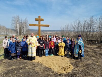 Был установлен и освящен поклонный крест в селе Горки