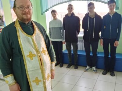 Настоятель храма Рождества Пресвятой Богородицы города Бирюча посетил МБОУ «Хуторская ООШ»