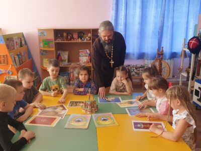 Клирик храма святителя Николая Чудотворца посетил МДОУ «Детский сад №5 комбинированного вида» города Валуйки