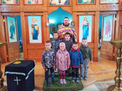 В храме Покрова Пресвятой Богородицы села Сетище воспитанники детского сада поучаствовали в Таинстве Евхаристии