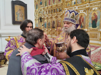 В Великий Четверг епископ Валуйский и Алексеевский Савва совершил Божественную Литургию в Свято-Николаевском кафедральном соборе города Валуйки