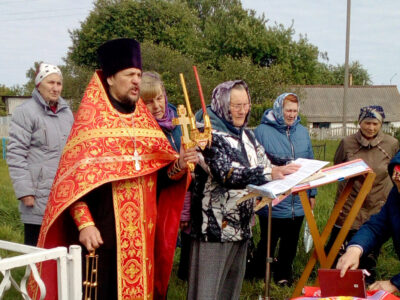 В селе Борисовка Волоконовского района в праздник Радоницы был совершен Крестный ход на кладбище