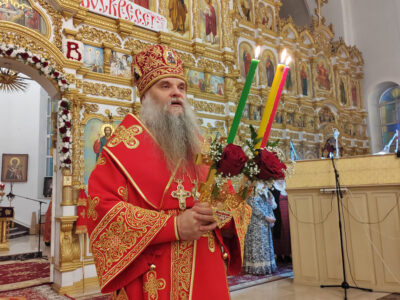 Преосвященнейший епископ Валуйский и Алексеевский Савва совершил ночное Пасхальное богослужение в Свято-Николаевском кафедральном соборе города Валуйки