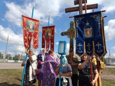 Был совершен традиционный крестный ход к поклонному Кресту в селе Иловка