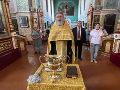 В храме святого благоверного князя Александра Невского города Алексеевка было отслужено молебное пение по случаю годовщины со дня образования города
